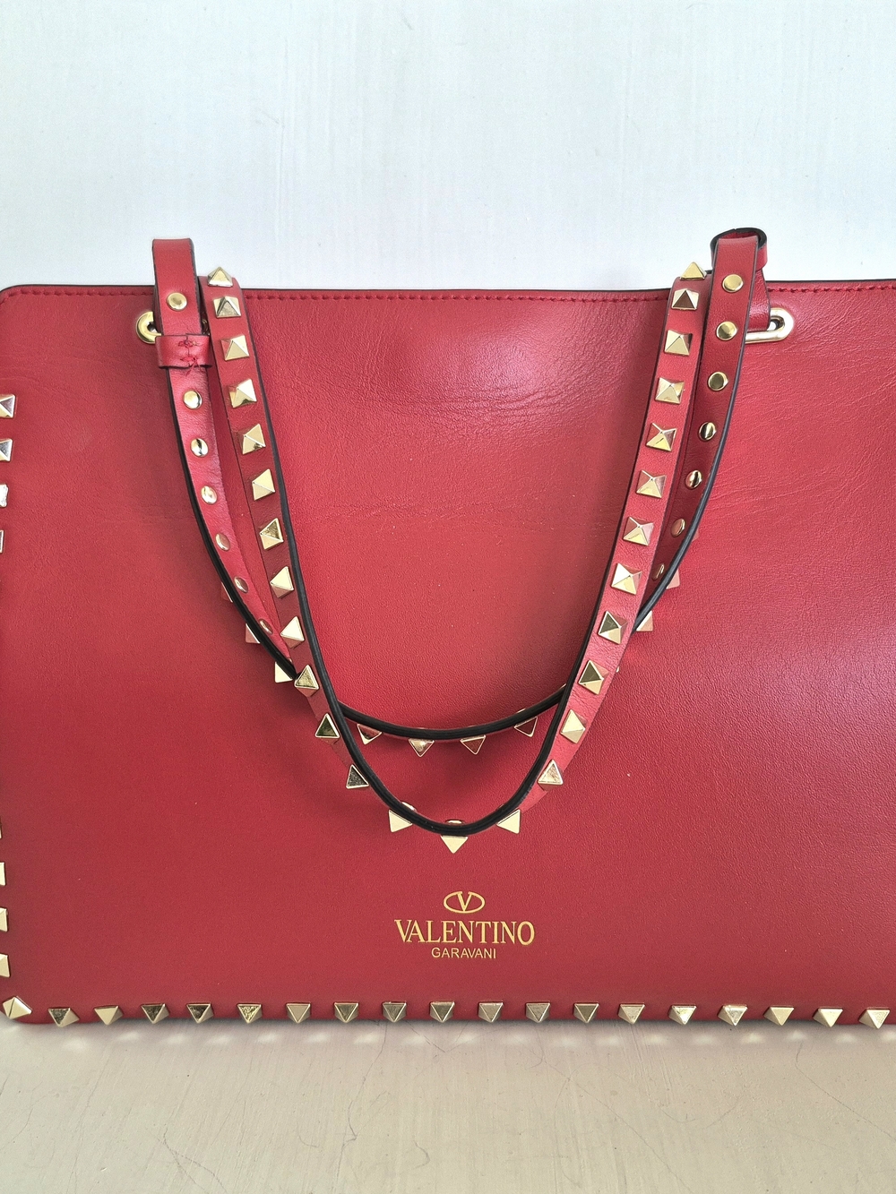 Valentino Garavani Red Rockstud Trapeze Leather Tote